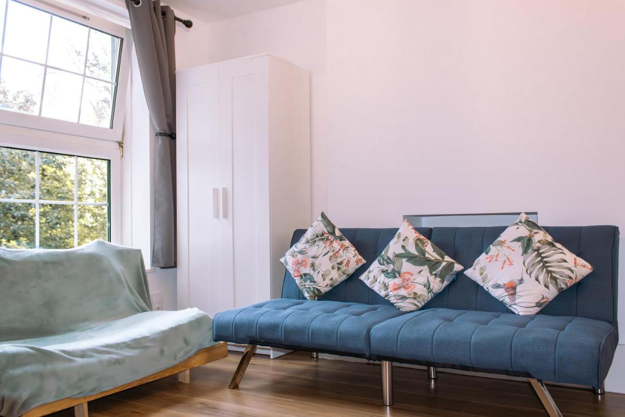 Nice 4 Bedroom Apartment Near City Centre 2-Min Walk To Metro !! Business & Family Friendly!! London Exterior foto