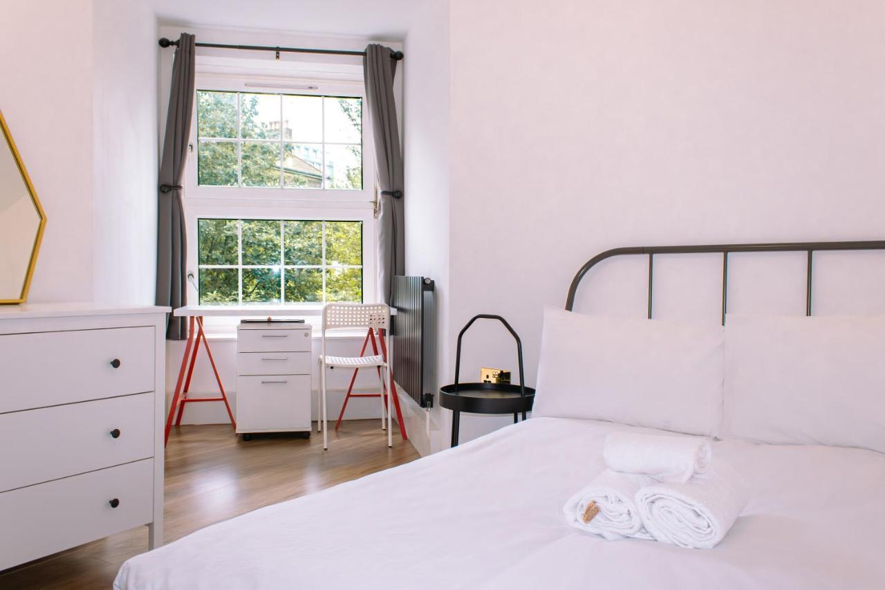Nice 4 Bedroom Apartment Near City Centre 2-Min Walk To Metro !! Business & Family Friendly!! London Exterior foto