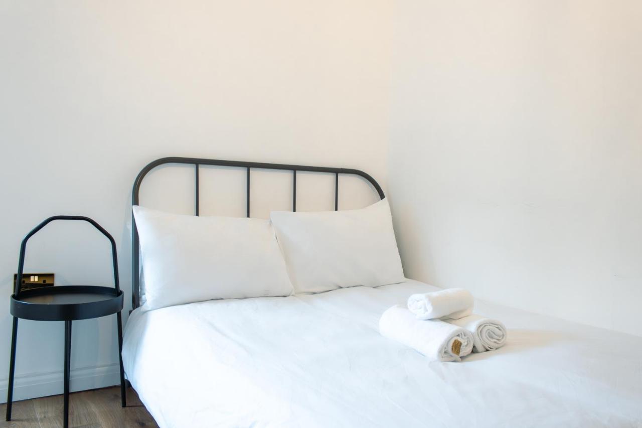 Nice 4 Bedroom Apartment Near City Centre 2-Min Walk To Metro !! Business & Family Friendly!! London Exterior foto