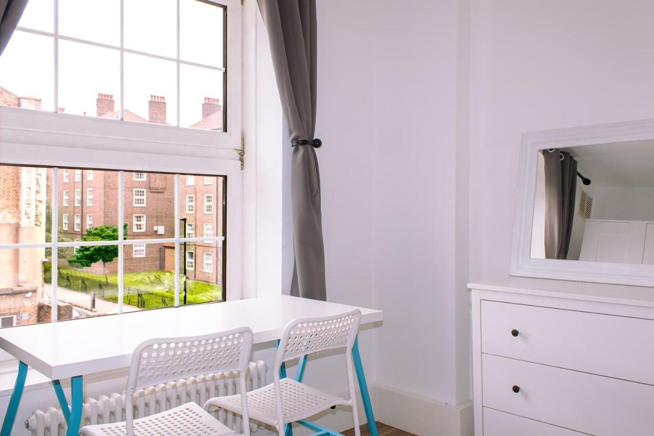 Nice 4 Bedroom Apartment Near City Centre 2-Min Walk To Metro !! Business & Family Friendly!! London Exterior foto