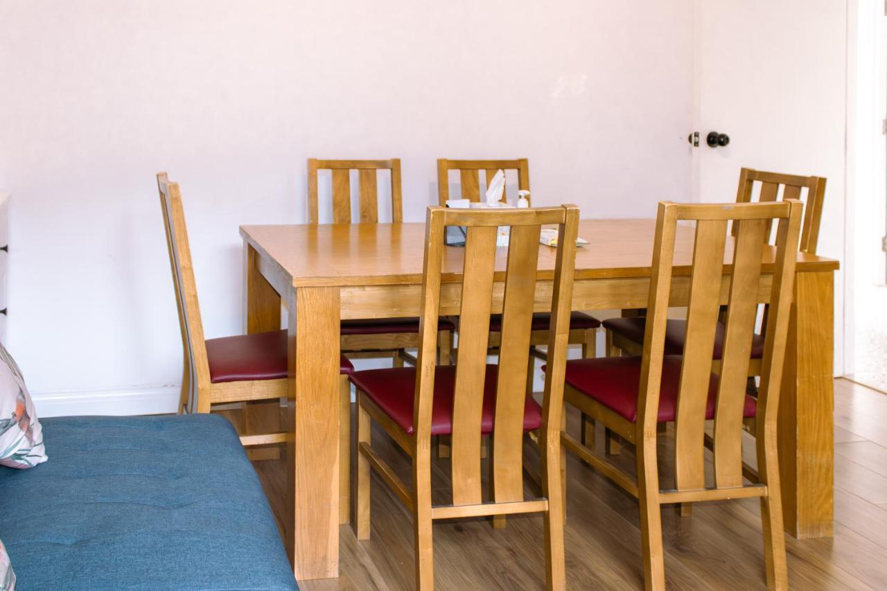 Nice 4 Bedroom Apartment Near City Centre 2-Min Walk To Metro !! Business & Family Friendly!! London Exterior foto
