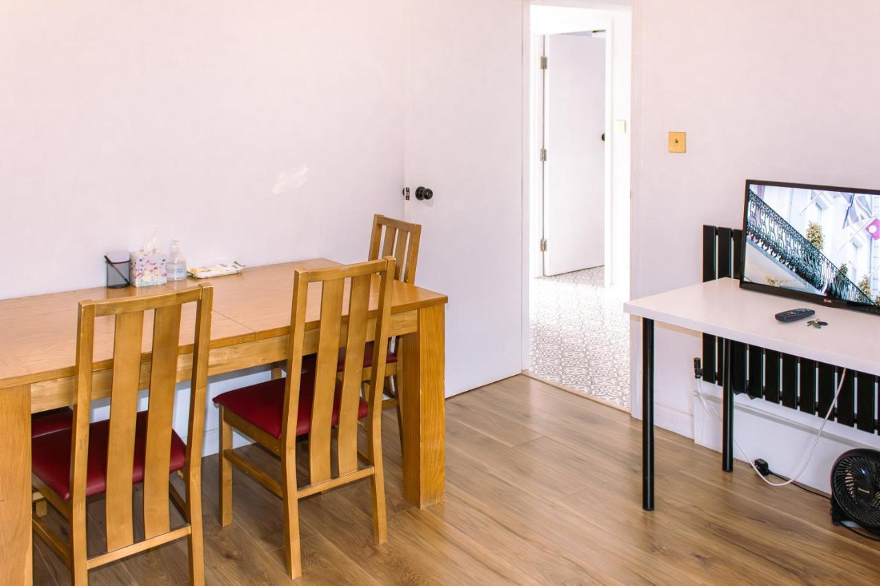 Nice 4 Bedroom Apartment Near City Centre 2-Min Walk To Metro !! Business & Family Friendly!! London Exterior foto